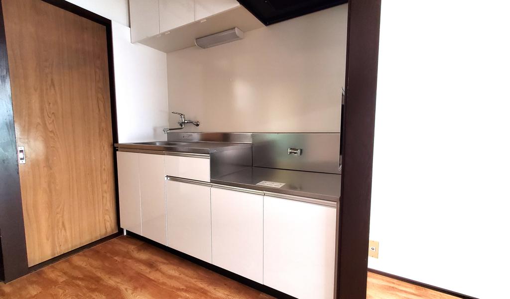 キッチン　調理スペース確保されたゆとりあるキッチン