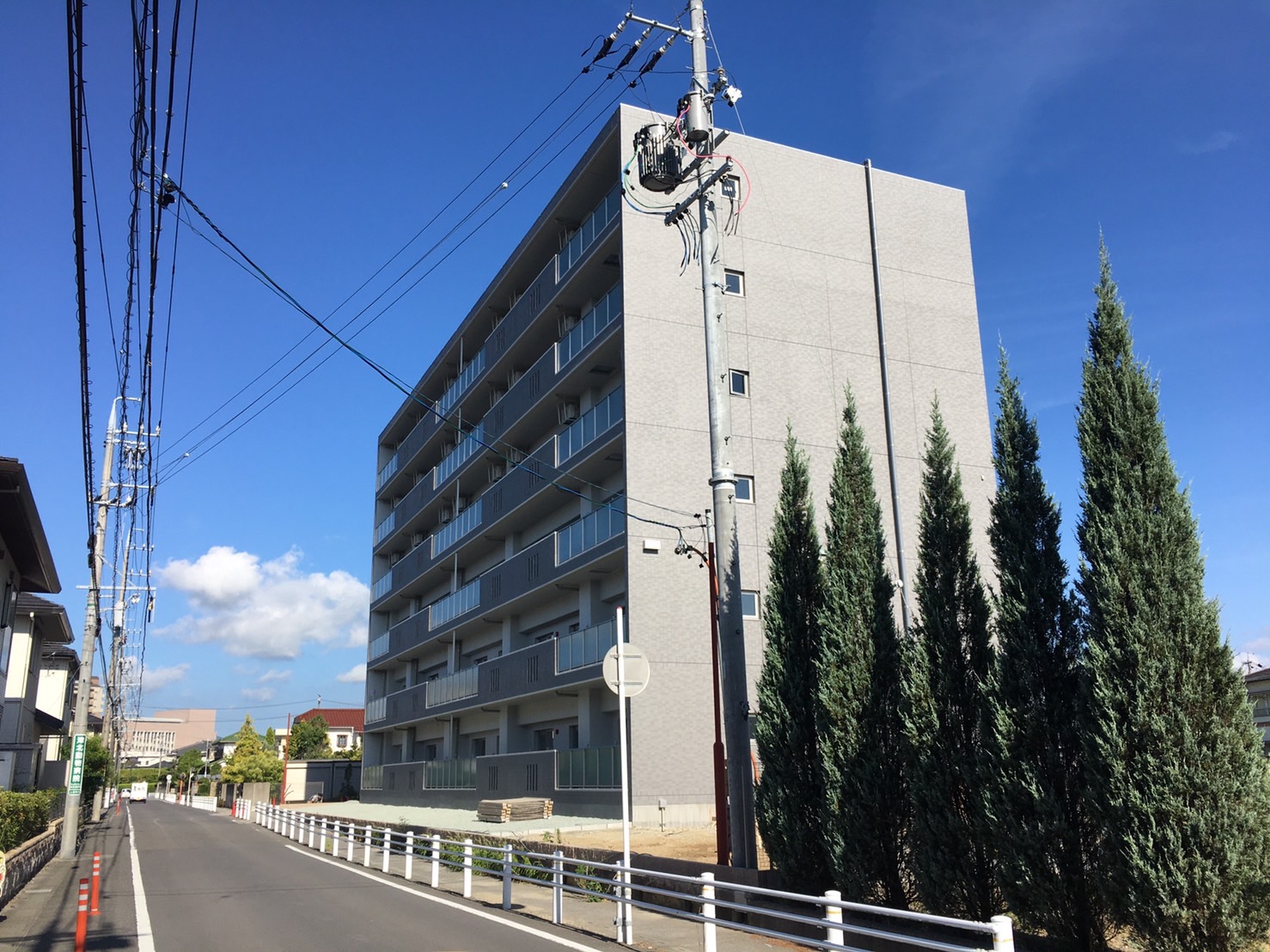 建物外観　6階建て鉄筋コンクリート造オートロックマンション