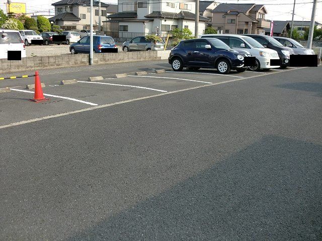 【久喜市野久喜のアパートの駐車場】