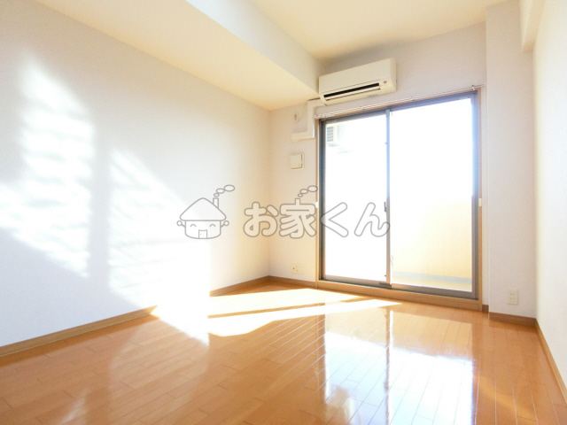 居室・リビング　室内