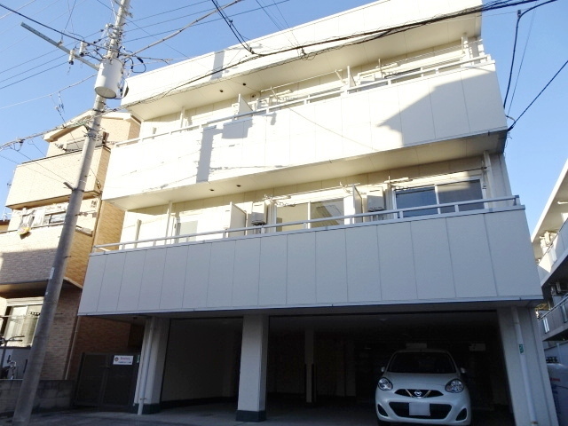 横浜市鶴見区江ケ崎町のマンションの建物外観