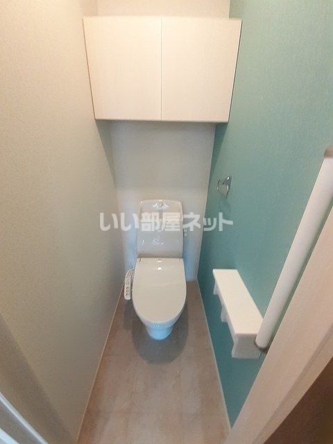 【泉佐野市鶴原のアパートのトイレ】