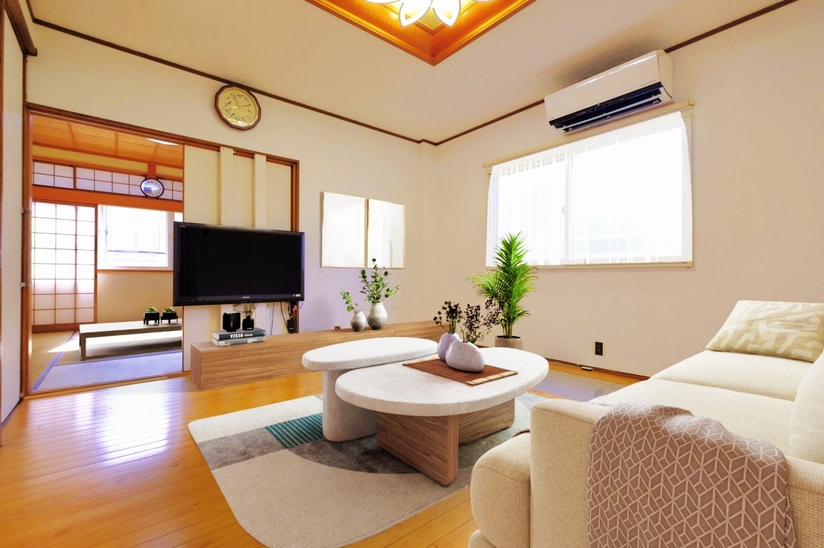 その他設備　2階リビング　TV・エアコン・床暖房は設置済み(家具除く)