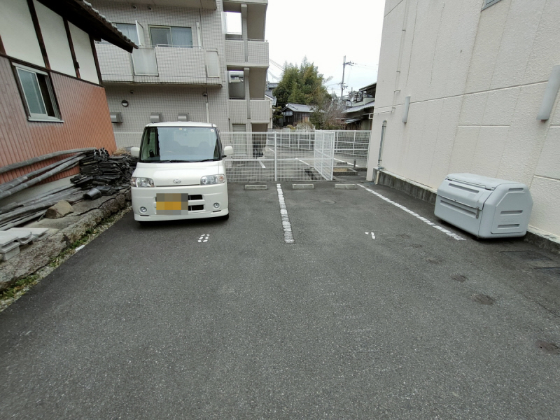 【生駒市東旭ケ丘のマンションの駐車場】