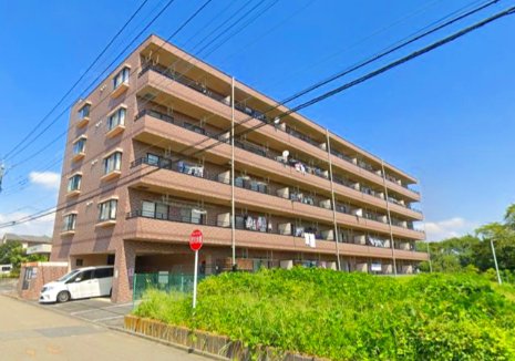 建物外観　東南向きで目の前は公園、陽当り良好です！