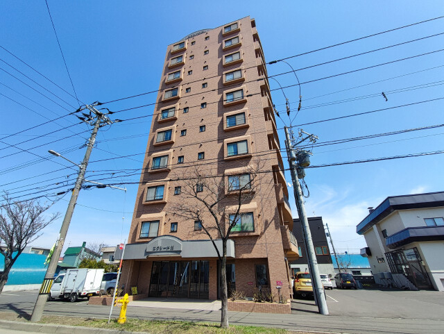 札幌市東区北三十五条東のマンションの建物外観