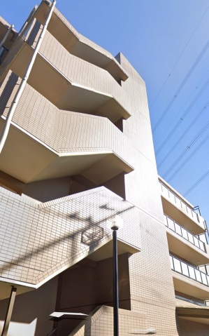 川崎市麻生区片平のマンションの建物外観