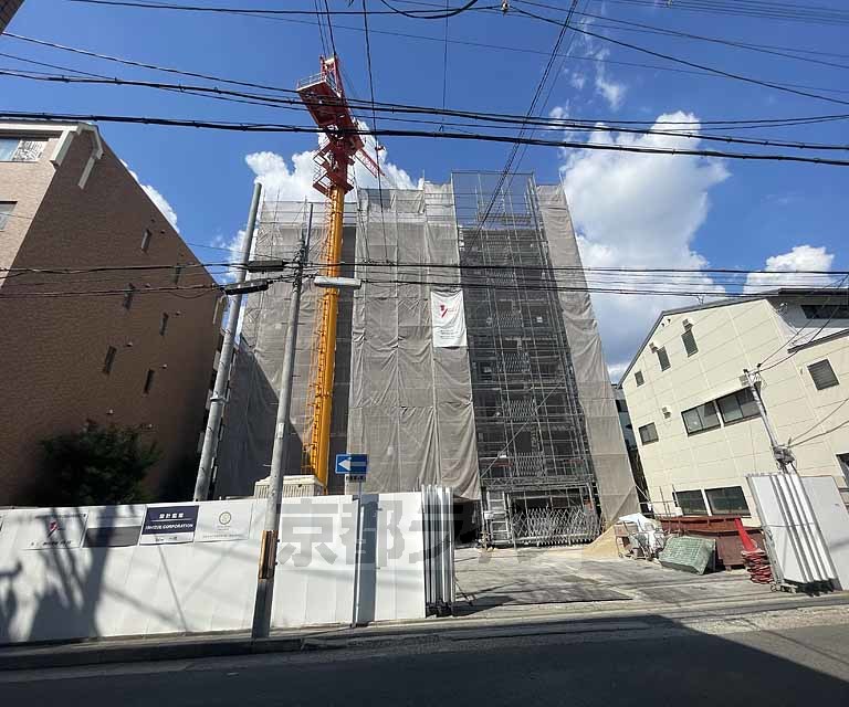 【京都市下京区西七条石井町のマンションの建物外観】