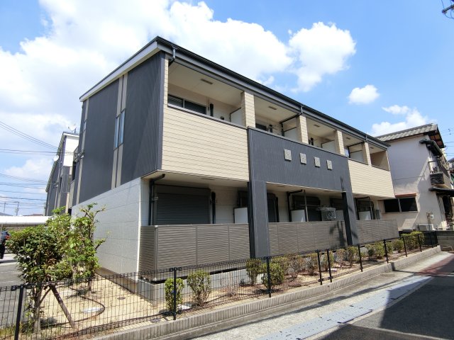 【フジパレス津久野3番館の建物外観】