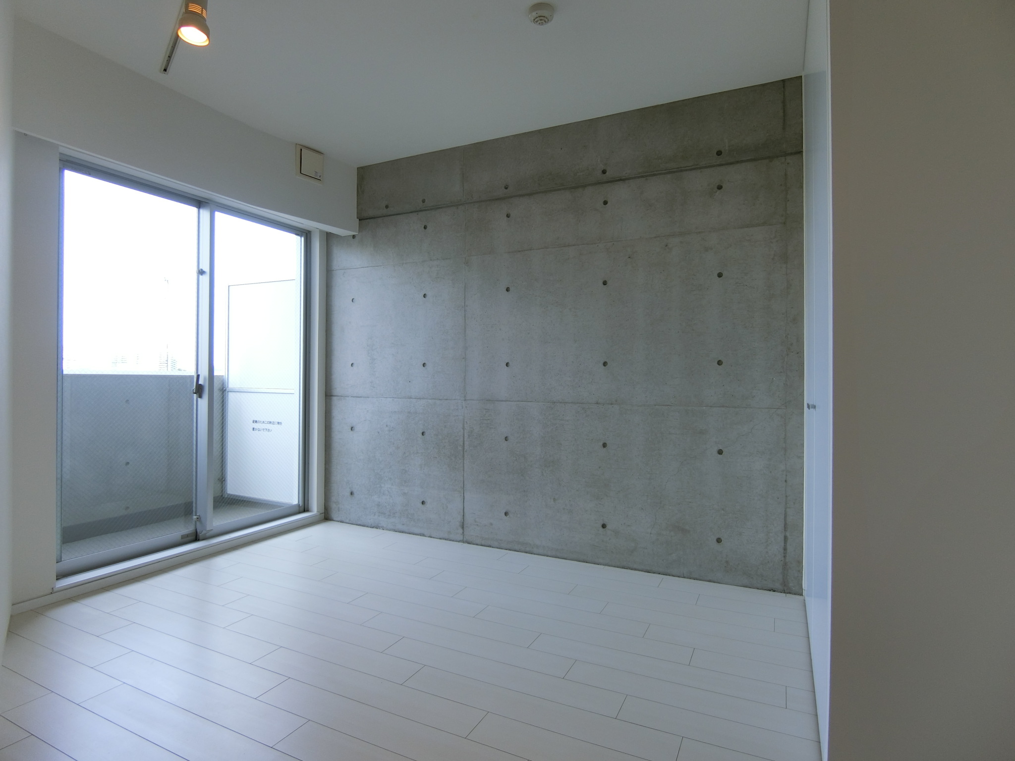 居室・リビング　※同物件、別部屋になります。