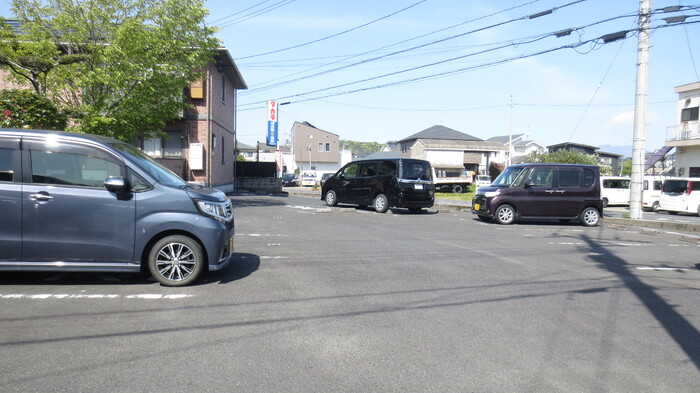 【鹿児島市中山町のアパートの駐車場】