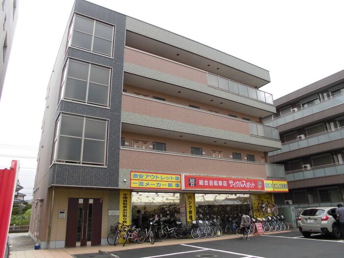 建物外観　万願寺駅から徒歩8分です。