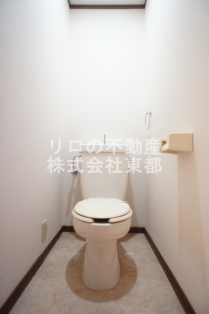 トイレ　白基調で清潔感のあるトイレです♪