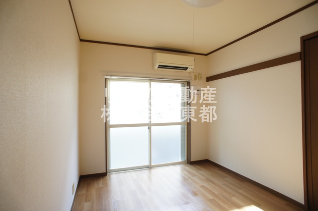 居室・リビング　南向きなので暖かな日差しが入りますね♪