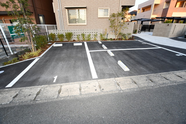 【元町カデンツァIの駐車場】