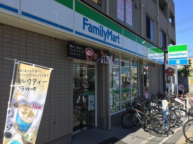 【プレアール吹田泉町IIのコンビニ】