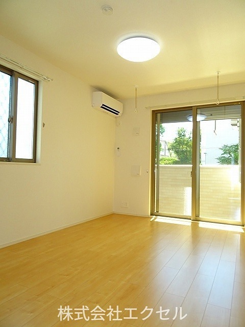 居室・リビング　明るいリビングです。