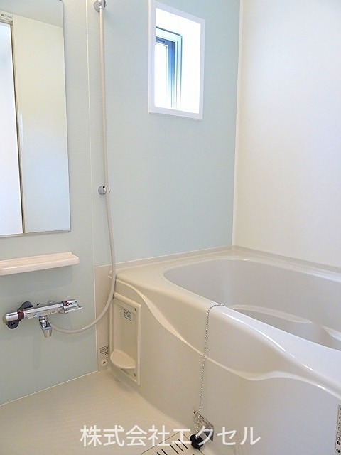 バス・シャワールーム　追い焚き機能付きです。