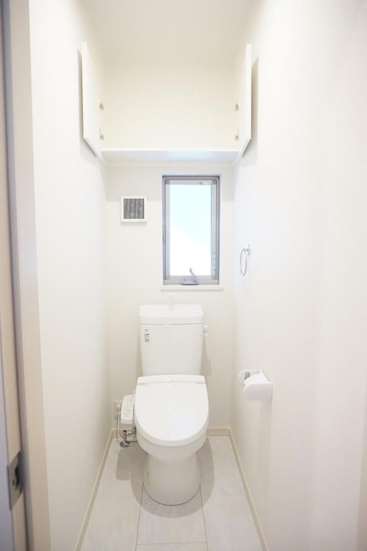 トイレ　トイレは快適な温水洗浄便座付き