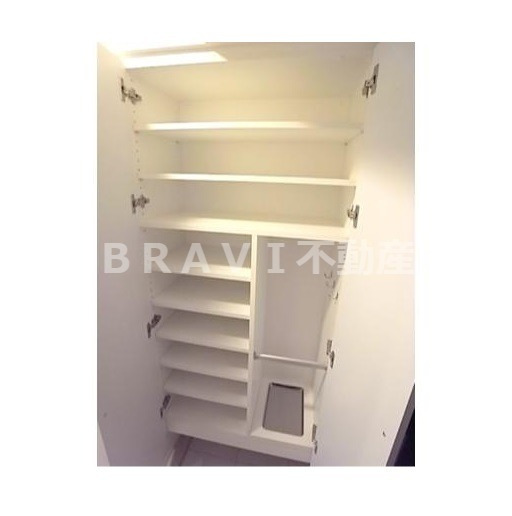 収納　【コンフォリア心斎橋EAST】便利な収納スペースです