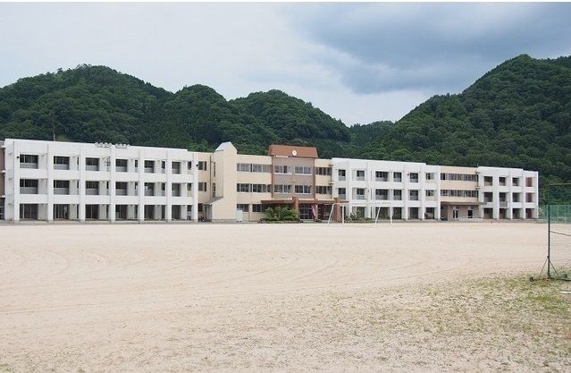 中学校　吉田中学校（中学校）まで1600m