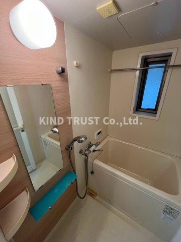 バス・シャワールーム　コンパクトで使いやすいお風呂です