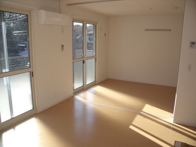 居室・リビング　明るさを感じるお部屋です