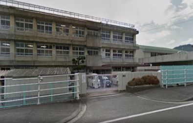 中学校　岡山市立香和中学校（中学校）まで2561m