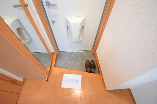 玄関　※別部屋参考画像です。