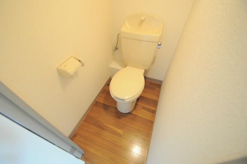 トイレ　快適な広さ有り
