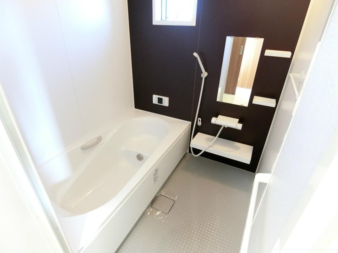 バス・シャワールーム　追い焚き・浴室乾燥機付きのお風呂です♪