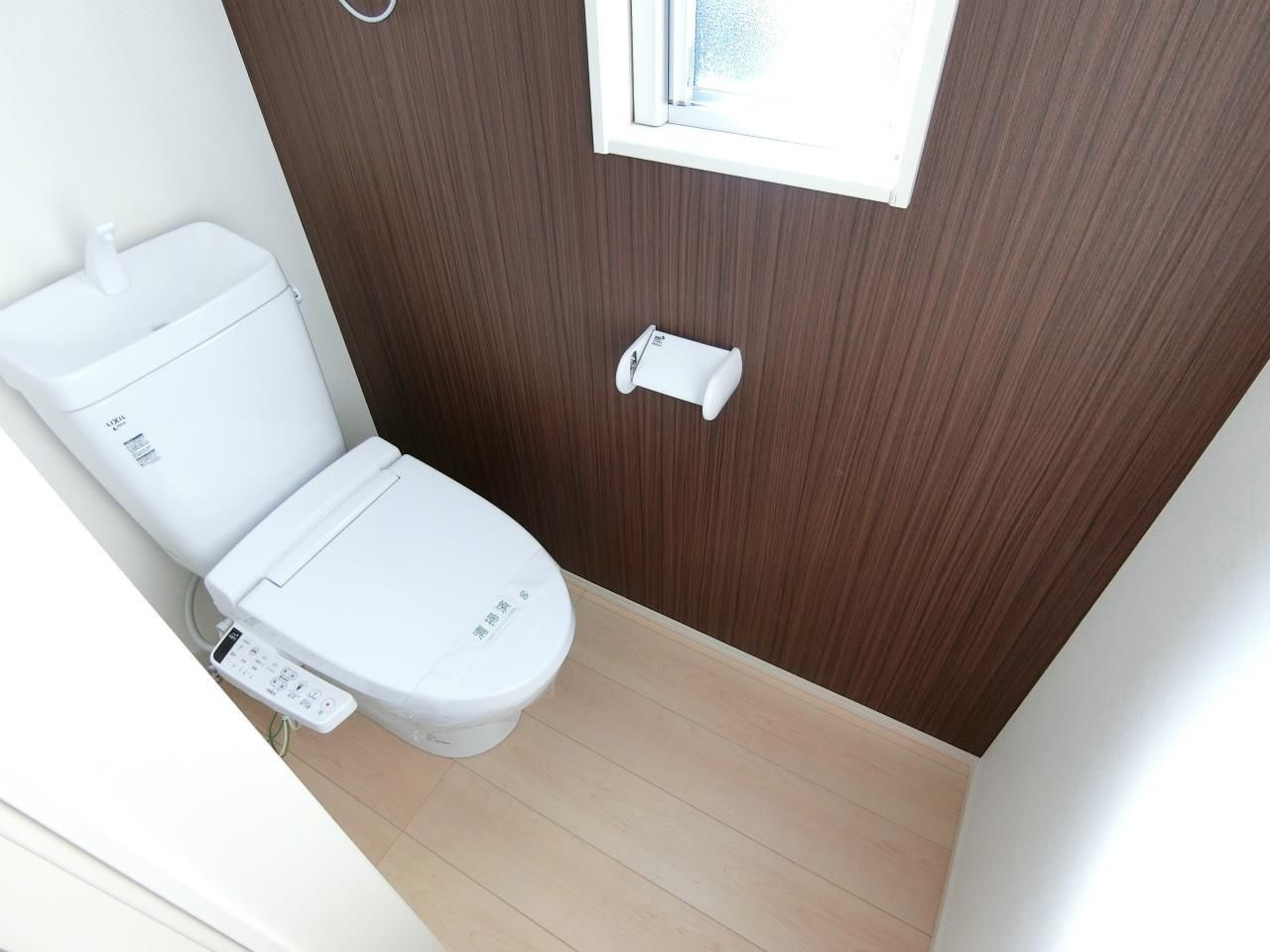 トイレ　嬉しい温水洗浄便座付き♪