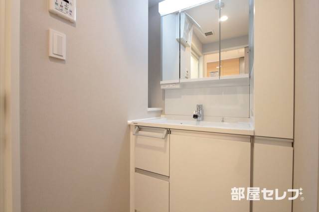 洗面設備　洗面台もきれいですね