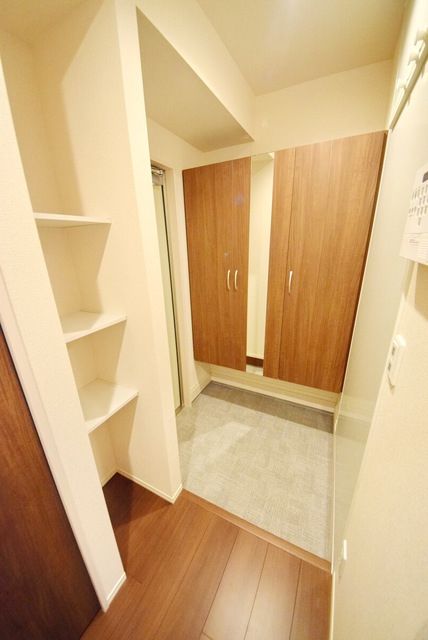 玄関　下駄箱あります