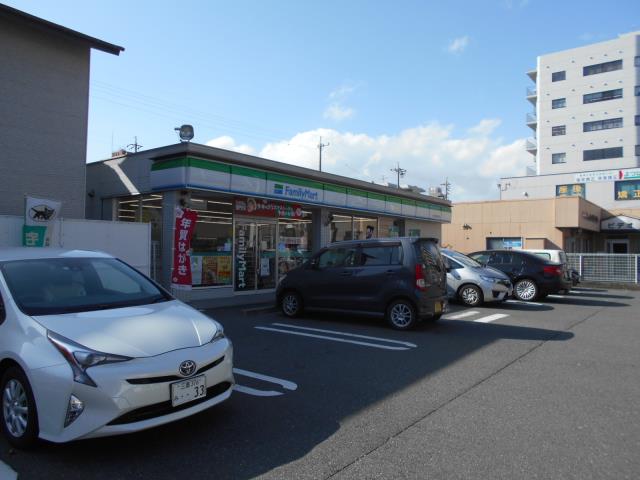コンビニ　ファミリーマート（コンビニ）まで377m
