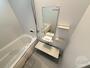 バス・シャワールーム　乾燥機能付きのバスルーム