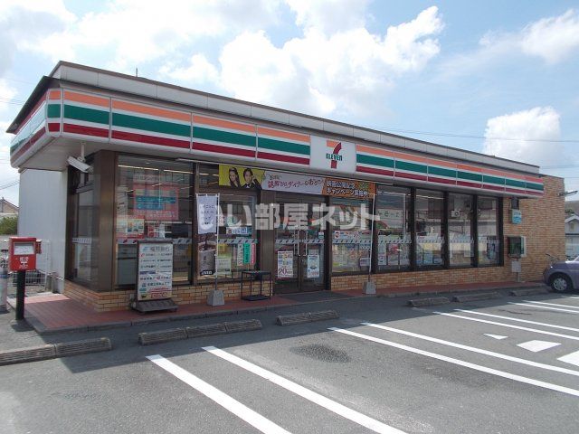 コンビニ　セブンイレブン　手鎌（コンビニ）まで701m