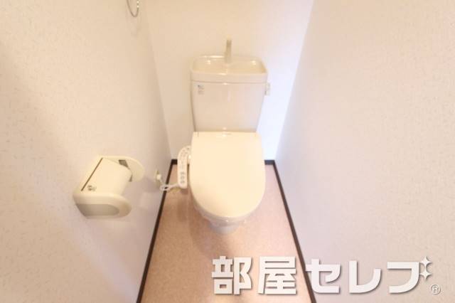 トイレ　ウォシュレット付いてますよ。