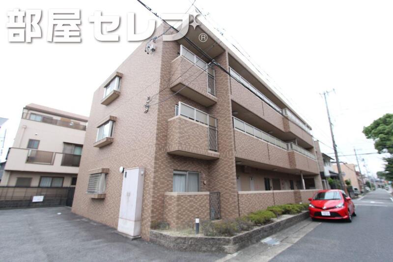 建物外観　綺麗な外観で重厚感あります。