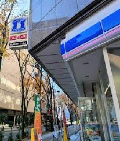 コンビニ　ローソン新横浜三丁目店（コンビニ）まで108m