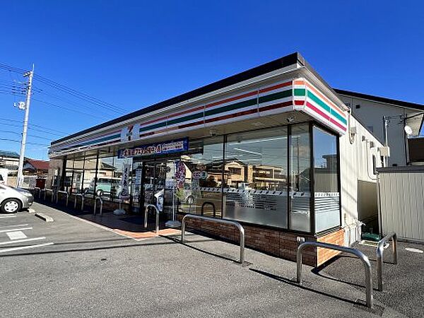コンビニ　セブン-イレブン 四街道和良比店（コンビニ）まで877m