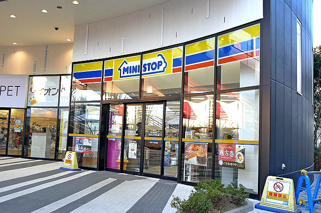 コンビニ　ミニストップ イオンレイクタウン店（コンビニ）まで1722m