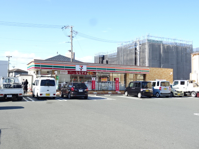 コンビニ　セブンイレブン（コンビニ）まで209m