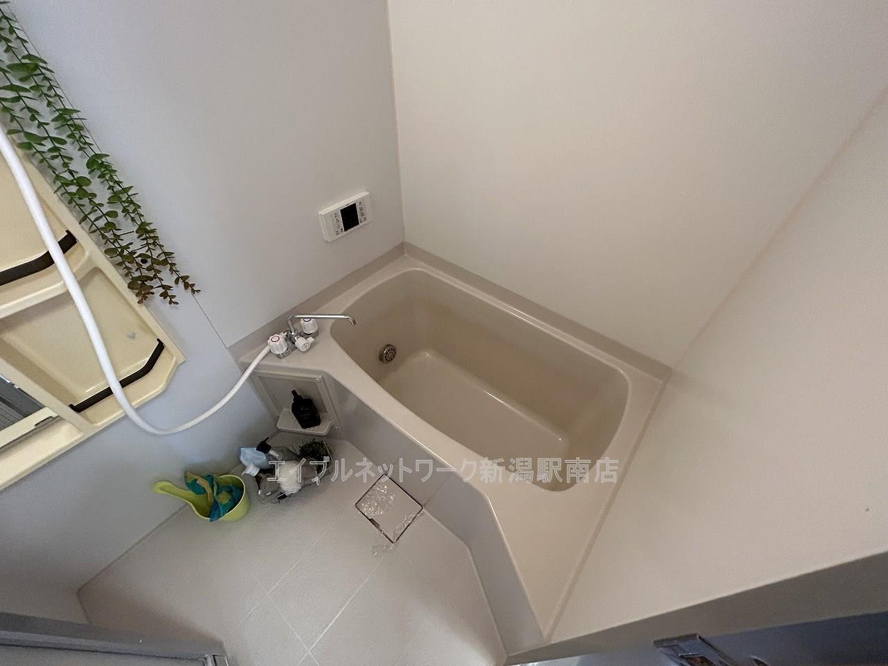 バス・シャワールーム　小物類はついておりません。