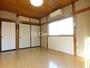 角部屋で２面に窓があります。