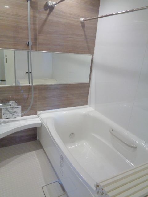 バス・シャワールーム　追焚・暖房乾燥機能付きバスルーム