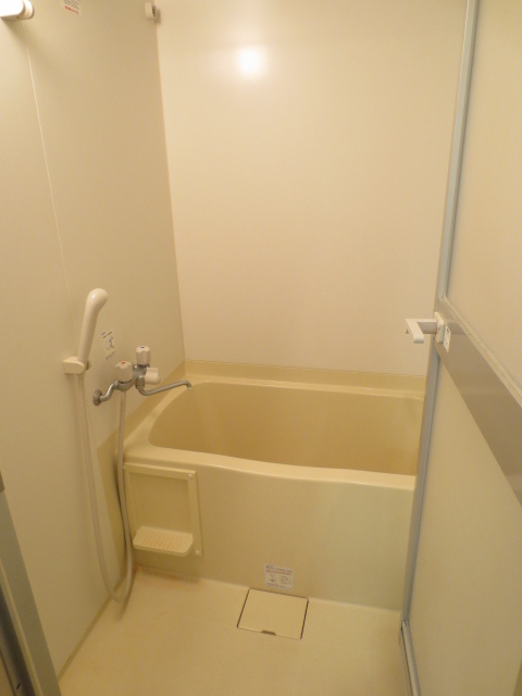 バス・シャワールーム　同型の他のお部屋のお写真です。