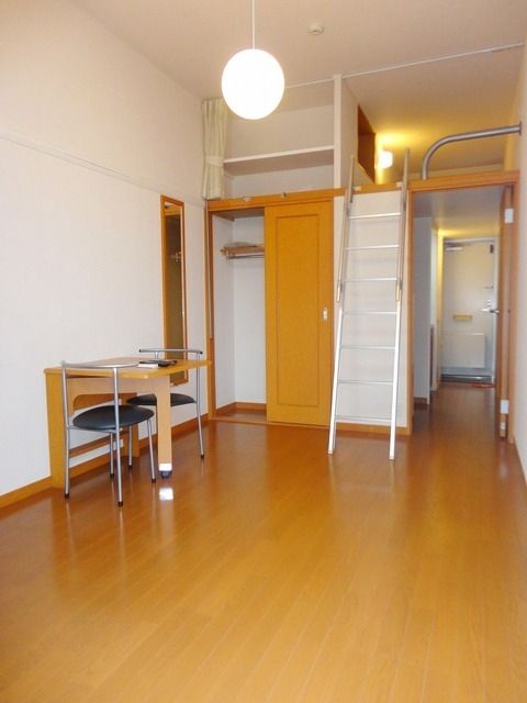 居室・リビング　★家具付きでうれしいですね★