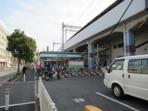 コンビニ　ファミリーマート八戸ノ里駅東店（コンビニ）まで264m
