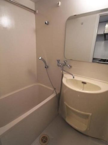 バス・シャワールーム　★洗面台付きバスルーム★